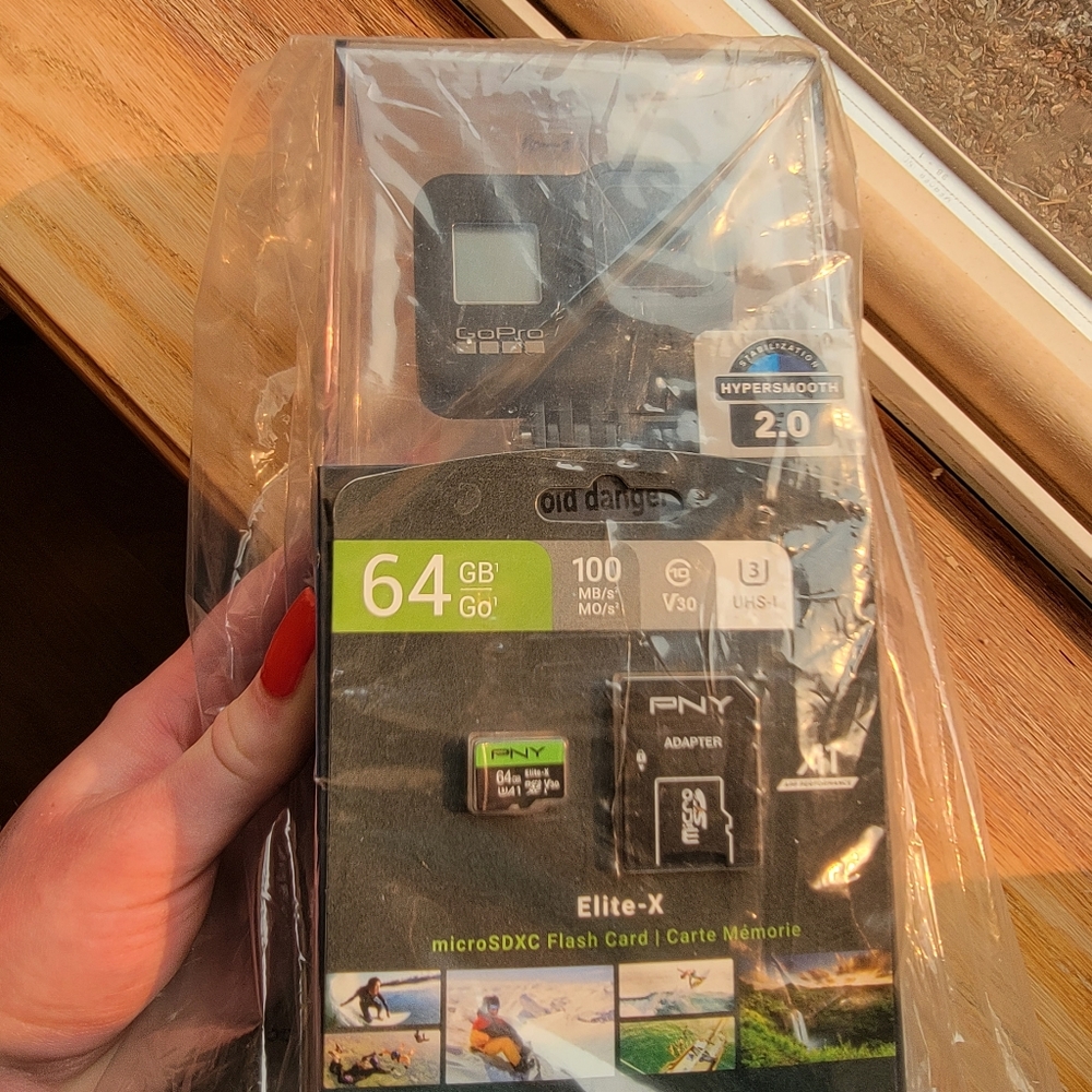 NEW GoPro HERO8 Black + 3micoSDHC Card (Bundle)